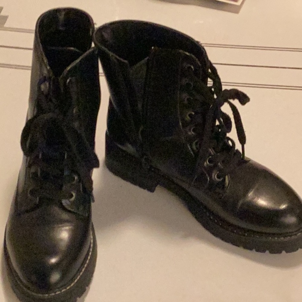 Sugar black combat boots 8.5 like new. Kagen style. Lace up with side zipper